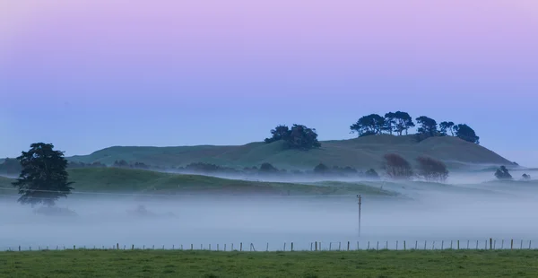 Wzgórze zagroda mgły — Zdjęcie stockowe