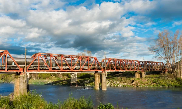 Танкерный железнодорожный мост — стоковое фото