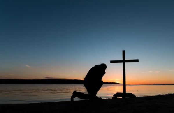 Günbatımı Prayerfulness biri — Stok fotoğraf
