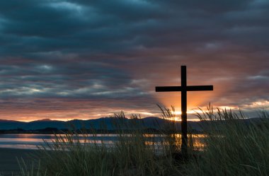 Şafak güneş ışınları çapraz