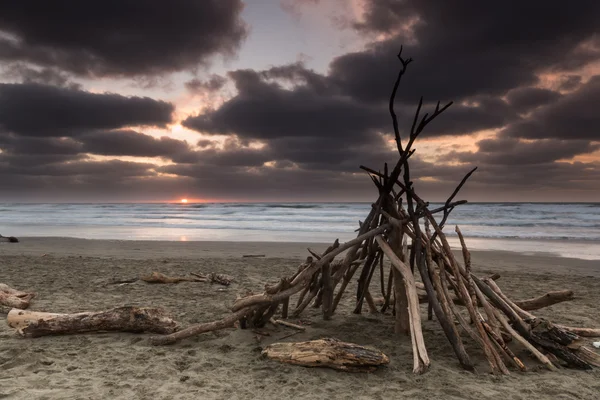 Capanna di legno spiaggia — Foto Stock