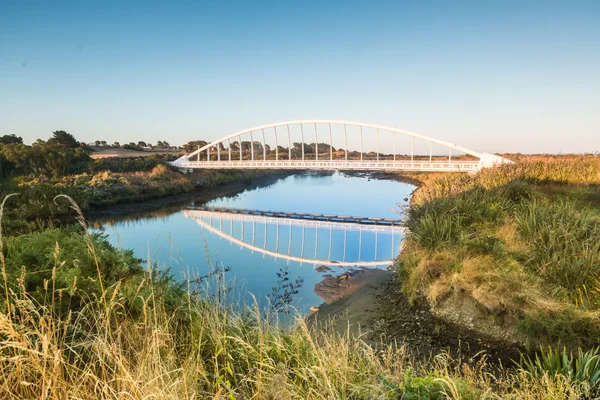 Отражение моста Те Рева Рева — стоковое фото