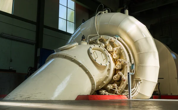 Turbina hidroeléctrica