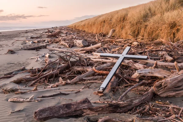 Drift houten kruis — Stockfoto