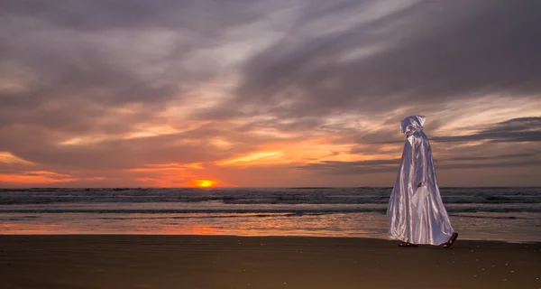 Jesus passeio na praia — Fotografia de Stock