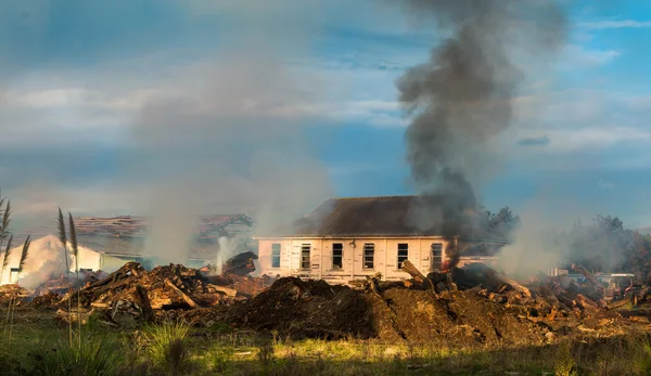 Demoler edificios antiguos — Foto de Stock