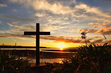 Foxton Plajı 'nda güneş batarken kara haç..