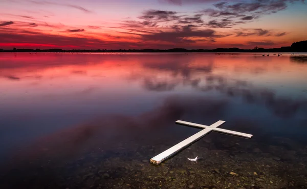 Lake White Floating Cross — Stock Photo, Image