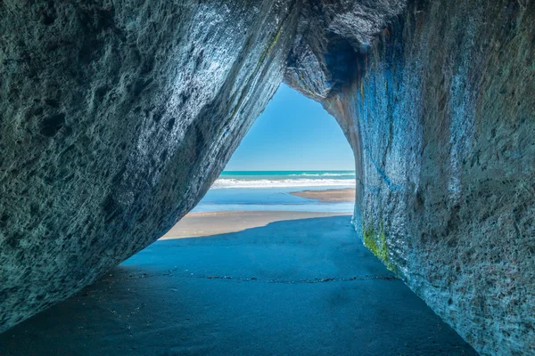 ウェイバリー ビーチの洞窟 — ストック写真