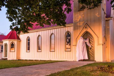 Tanrı aşkına kapıyı