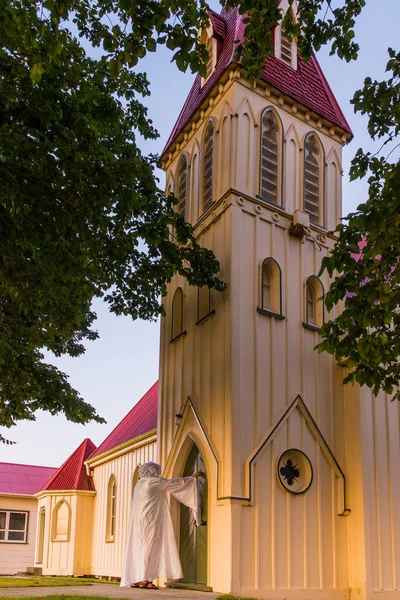 Eglise des arbres et Jésus — Photo