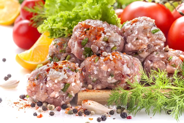 Fresh meatballs with vegetables — Stock Photo, Image