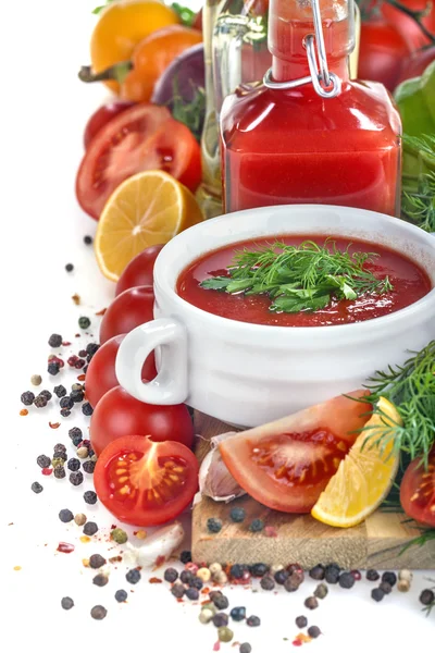 Tomatensoep op wit — Stockfoto