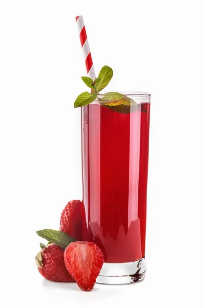 Succo di fragola su un bianco — Foto Stock