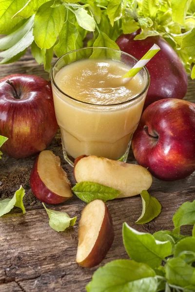 Fresh apple juice — Stock Photo, Image