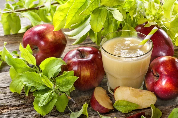 Fresh apple juice — Stock Photo, Image