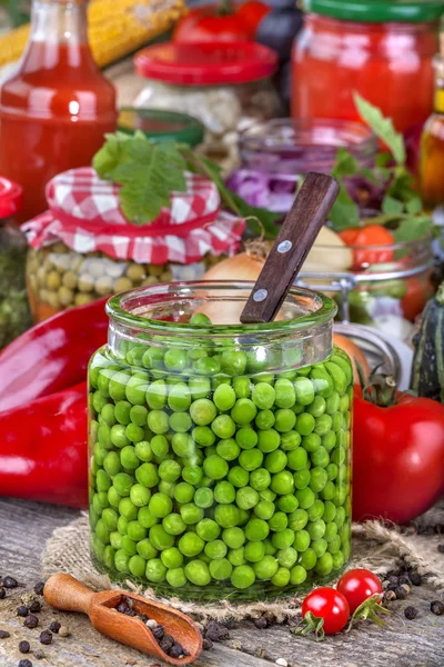 Guisantes enlatados — Foto de Stock