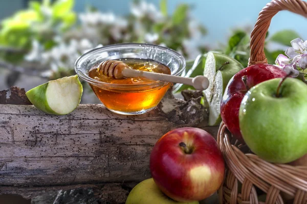 Honey and apples — Stock Photo, Image