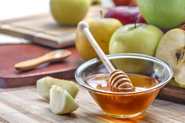 Honey and apples — Stock Photo, Image