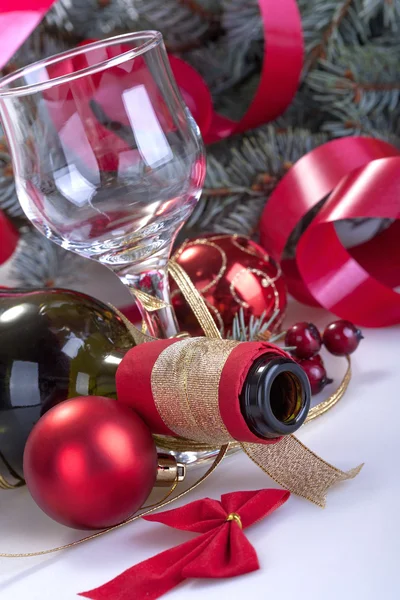 Copa y una botella de vino —  Fotos de Stock