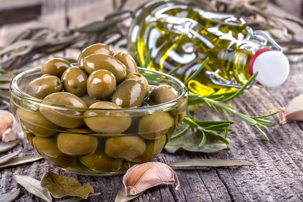 Olives in and olive oil — Stock Photo, Image