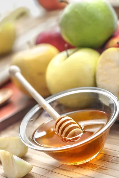 Honey with apples — Stock Photo, Image