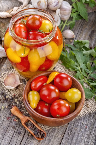 Bewaard binnenlandse tomaat — Stockfoto