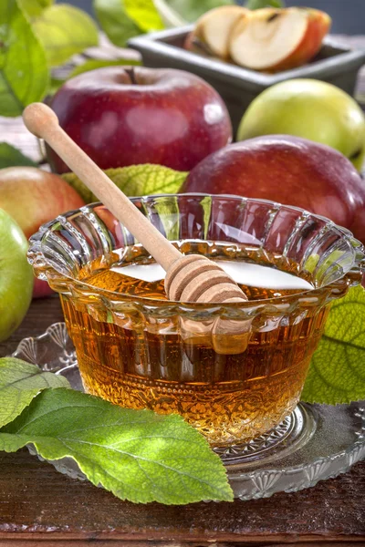 Apples and honey — Stock Photo, Image