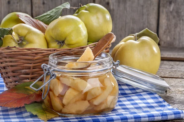 Canned fresh  quince — Stock Photo, Image
