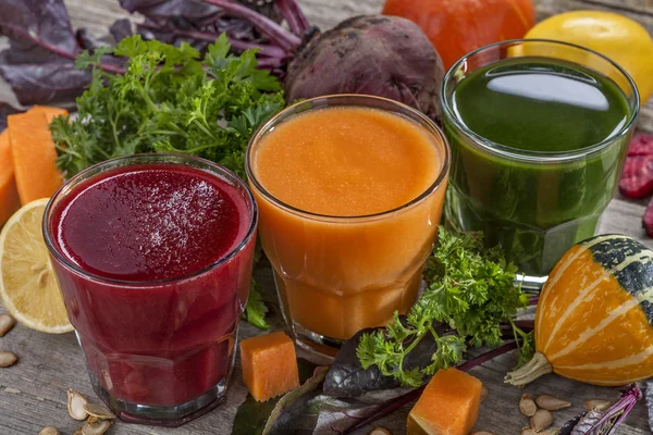 Juice och frukt — Stockfoto