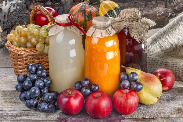 Juice and fruits — Stock Photo, Image