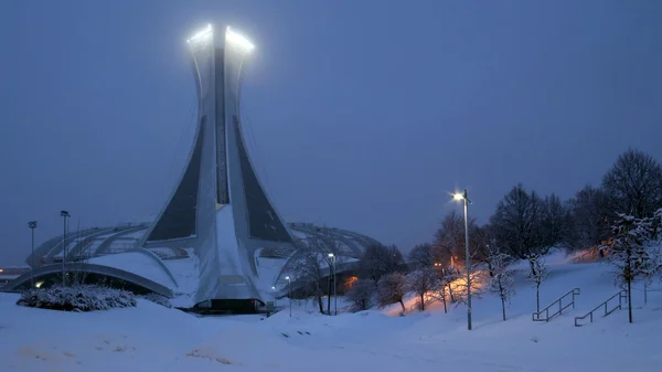 Olympiapark bei Nacht unter Schnee — Stockfoto