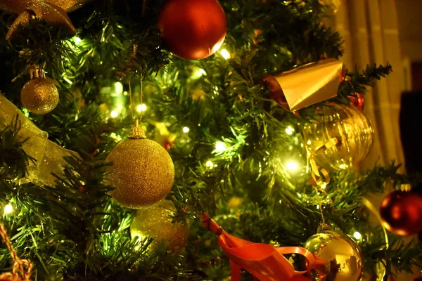 Decorações Árvore Natal Com Brilho Brilhante — Fotografia de Stock