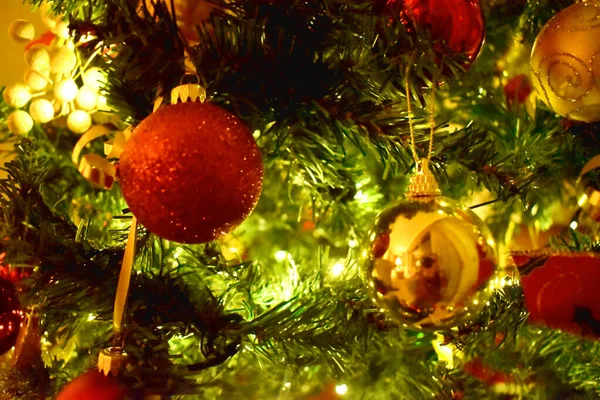 빛나는 크리스마스 트리의 — 스톡 사진