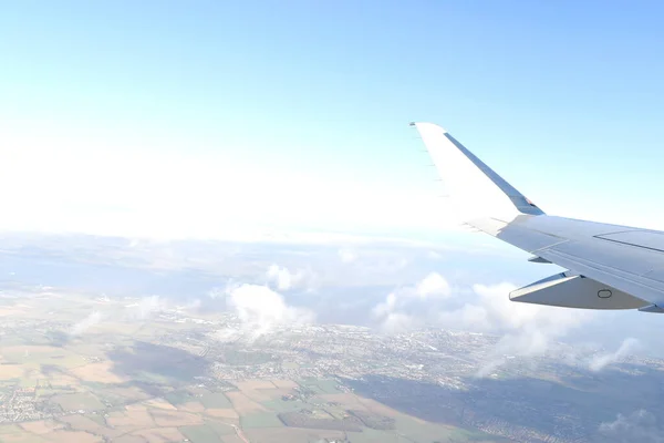 Céu Azul Horizonte Bonito Com Asa Branca Avião Que Dispara — Fotografia de Stock