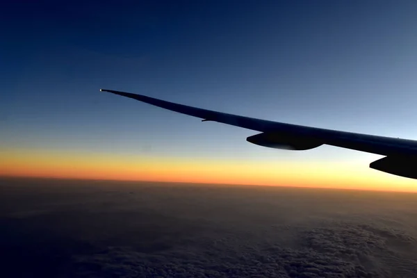 Silhueta Asa Airplan Céu Crepúsculo Com Bela Luz Pôr Sol — Fotografia de Stock