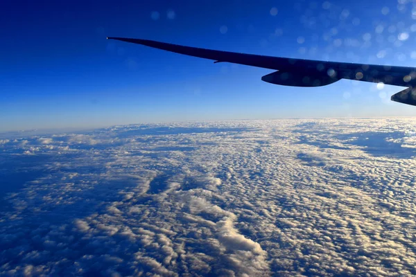 Lindas Nuvens Céu Com Luz Dramática Fundo Azul Céu Sob — Fotografia de Stock