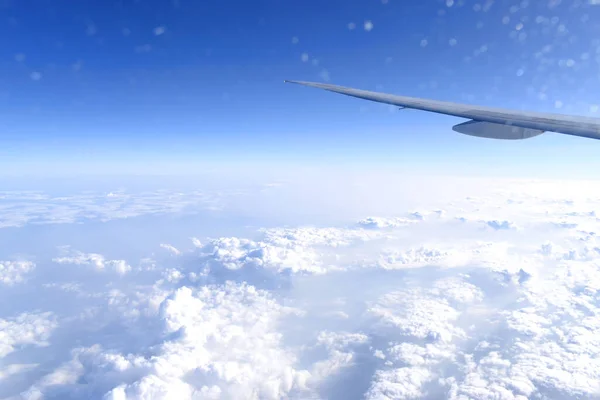 Schöne Weiße Wolken Schweben Hochwinkelluft Mit Blauem Himmel Hintergrund Aus — Stockfoto