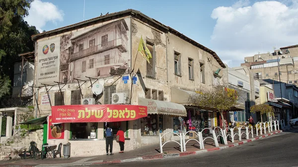 Estacionamiento de Falafel en el sótano del antiguo edificio —  Fotos de Stock