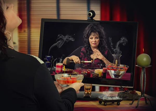 Woman in trance sits in front of monitor with psychic — Stock fotografie