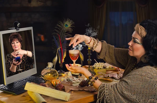 Witch teaches how to credit drink with magical power — Stock fotografie