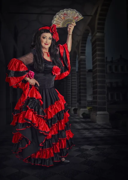 Volledige lengte portret van flamencodanseres met ventilator — Stockfoto
