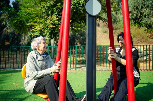 Two Elderly Women Working Out Outdoor Fitness Field Pleasure Someone — Stock Photo, Image