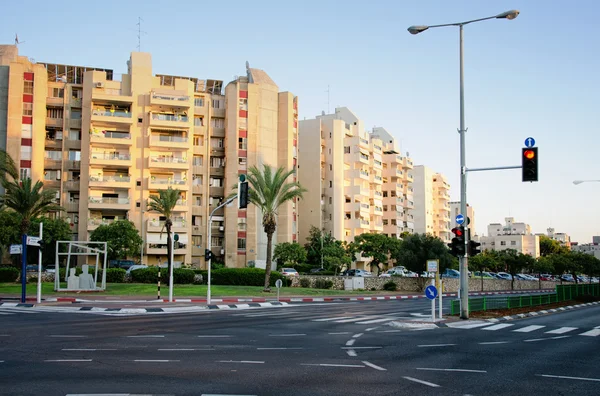 Vista sobre edifícios de apartamentos ao pôr do sol — Fotografia de Stock