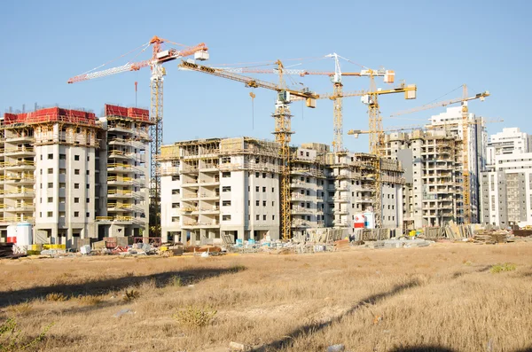 Grandes condomínios residenciais em construção — Fotografia de Stock