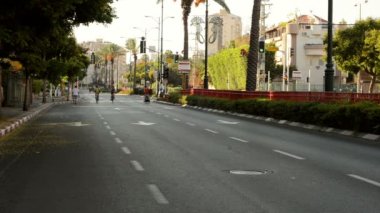 Aile iki araba daha az şehir bisikleti