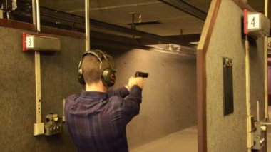 Beretta 92fs adam vuruyor