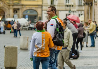 Mutlu Holland çift eski Prag ziyaret