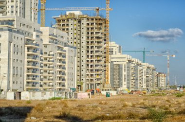 İnşaat alanında büyük konut apartman