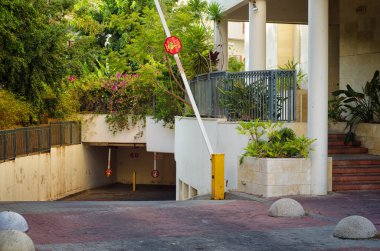 Kapalı otopark girişi